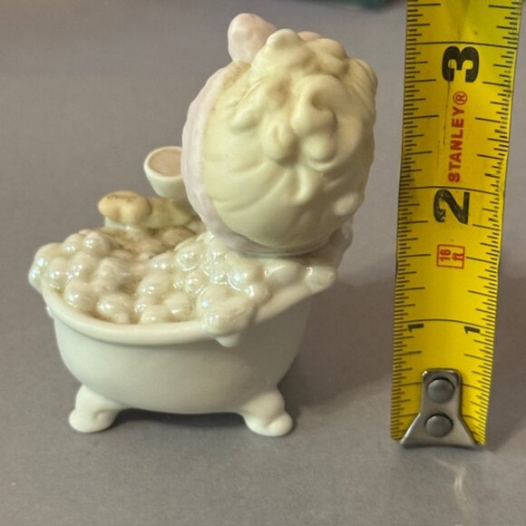 Vintage Precious Moments Figurine Enesco Birthday Gift Soap Bubbles Bath Tub Mug - Picture 2 of 3
